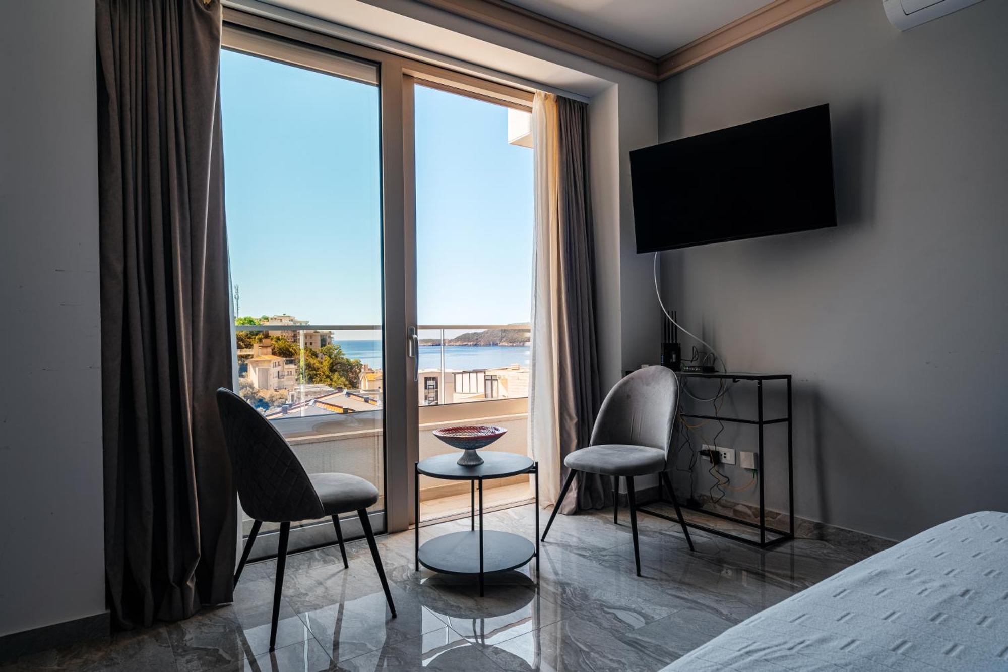 Aura Tower Aparments By In Property Rafailovići Eksteriør billede