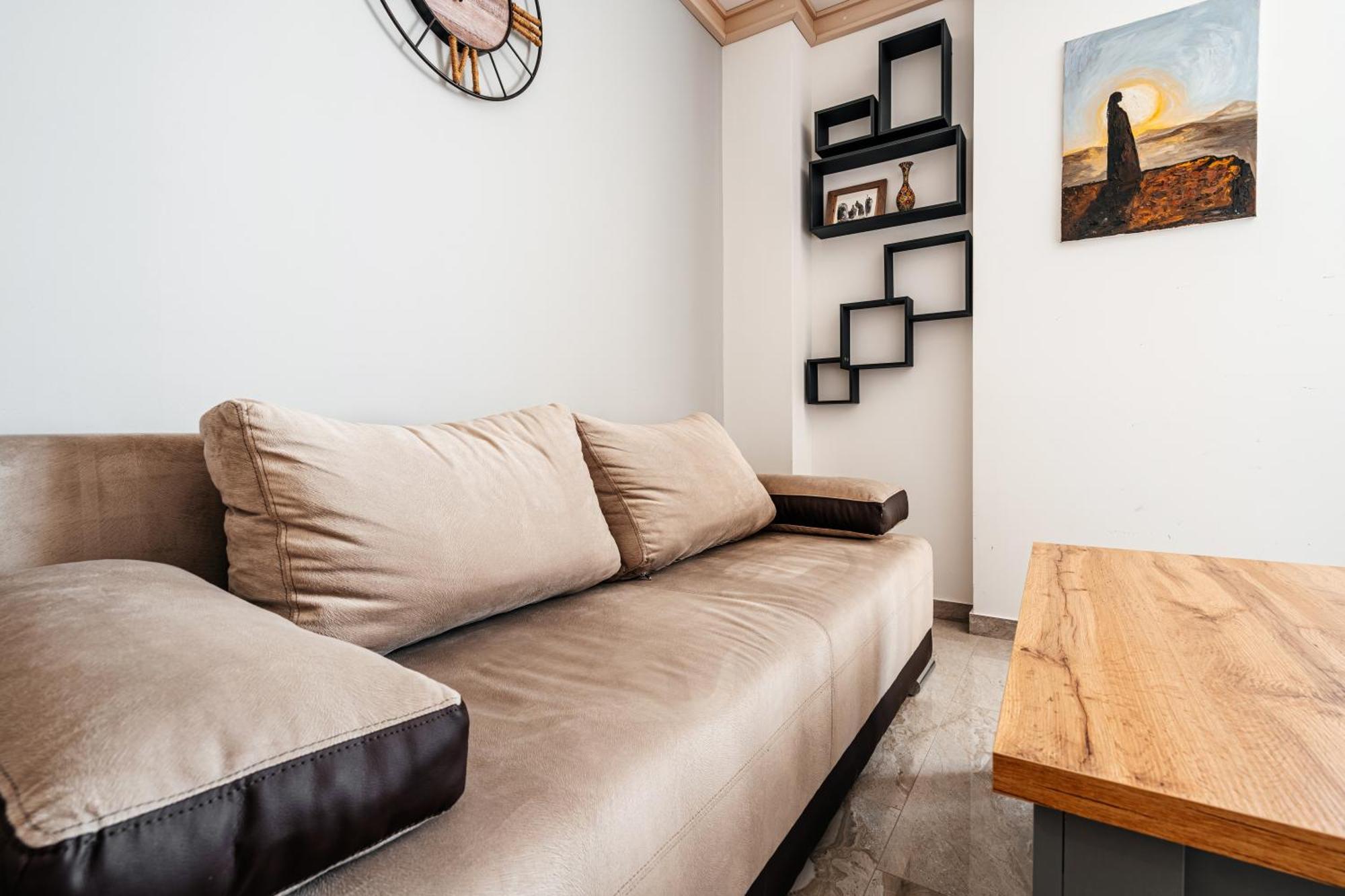 Aura Tower Aparments By In Property Rafailovići Eksteriør billede