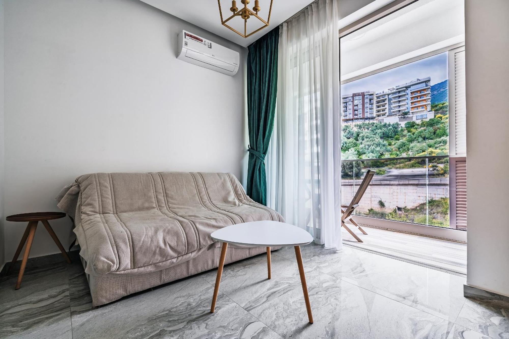 Aura Tower Aparments By In Property Rafailovići Eksteriør billede