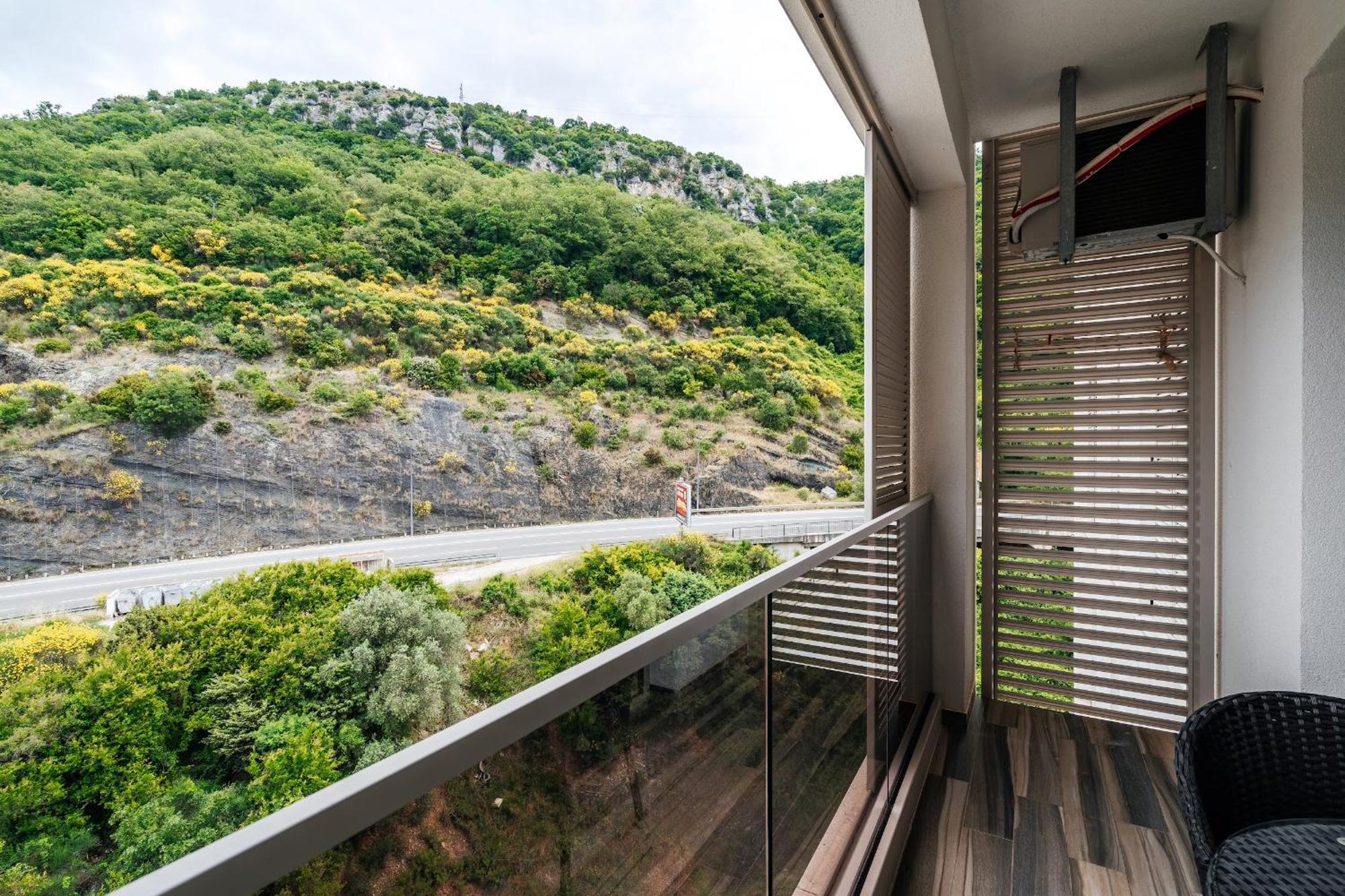 Aura Tower Aparments By In Property Rafailovići Eksteriør billede