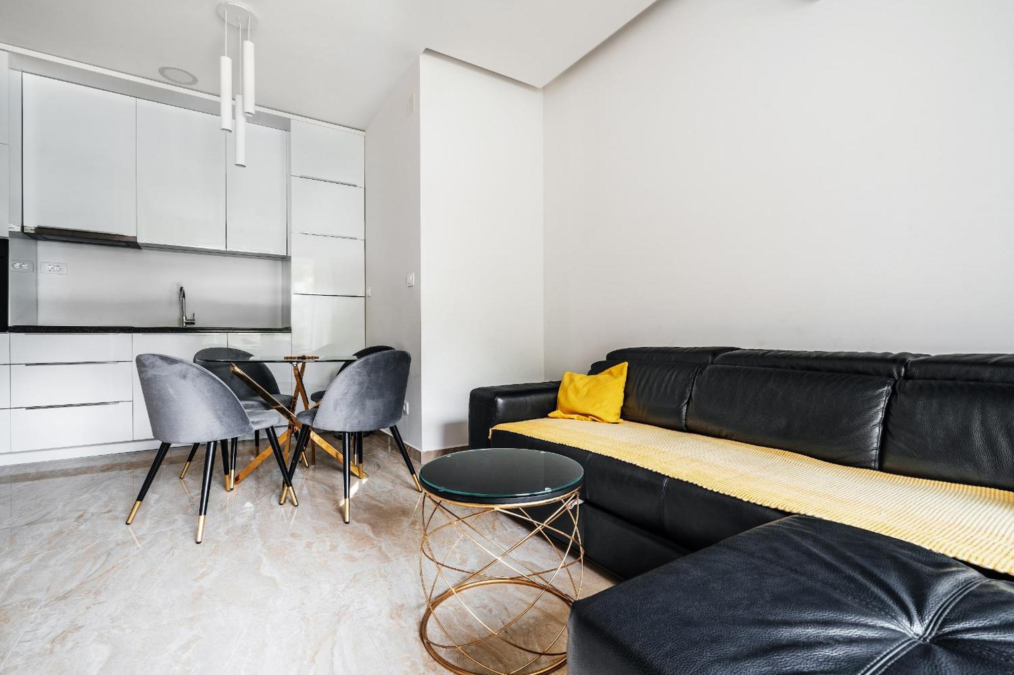 Aura Tower Aparments By In Property Rafailovići Eksteriør billede