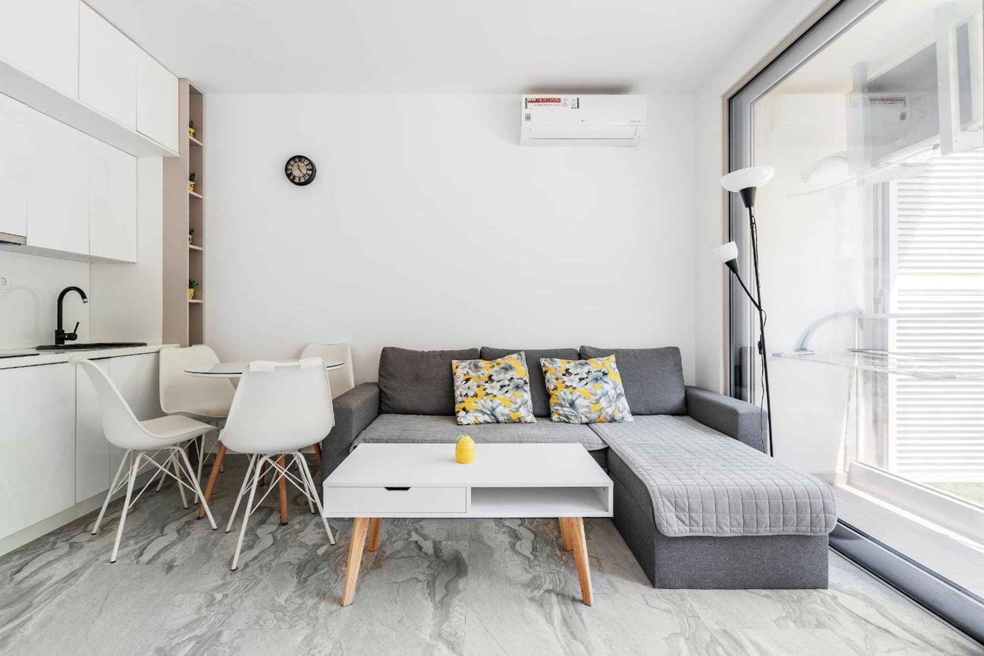 Aura Tower Aparments By In Property Rafailovići Eksteriør billede