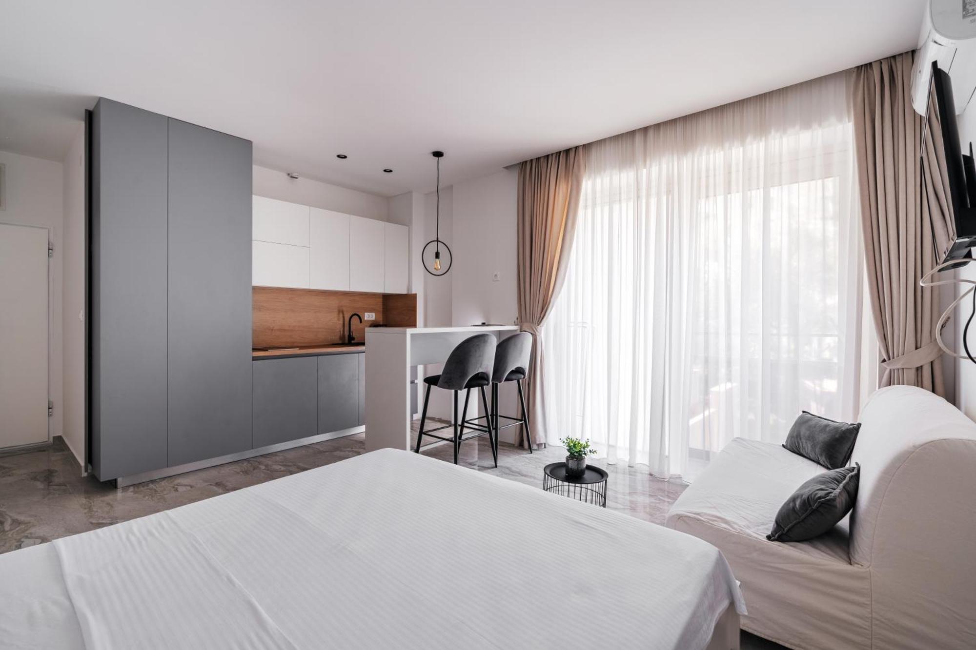 Aura Tower Aparments By In Property Rafailovići Eksteriør billede